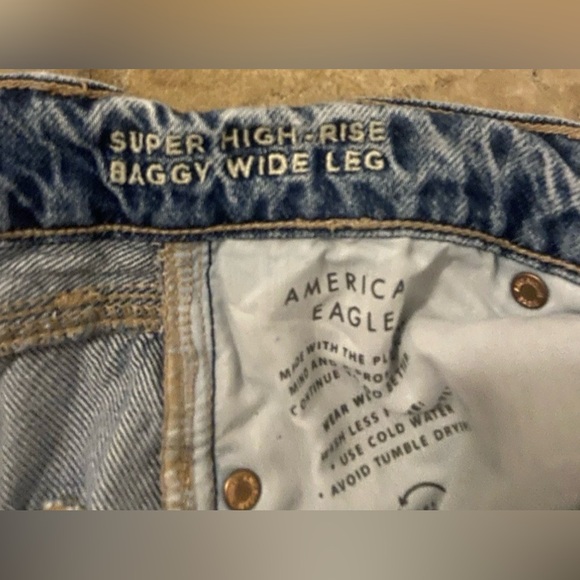 American Eagle Outfitters Super High-Rise Baggy Wide Leg Jeans - Picture 4 of 7
